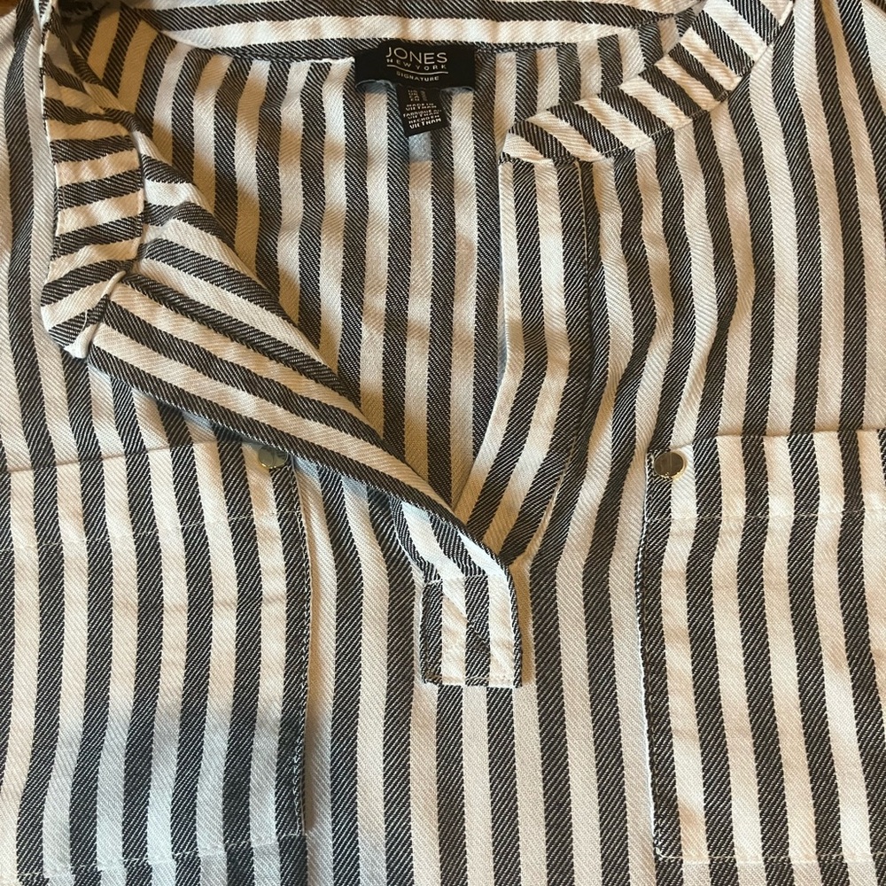 Jones New York Monochrome Striped Top